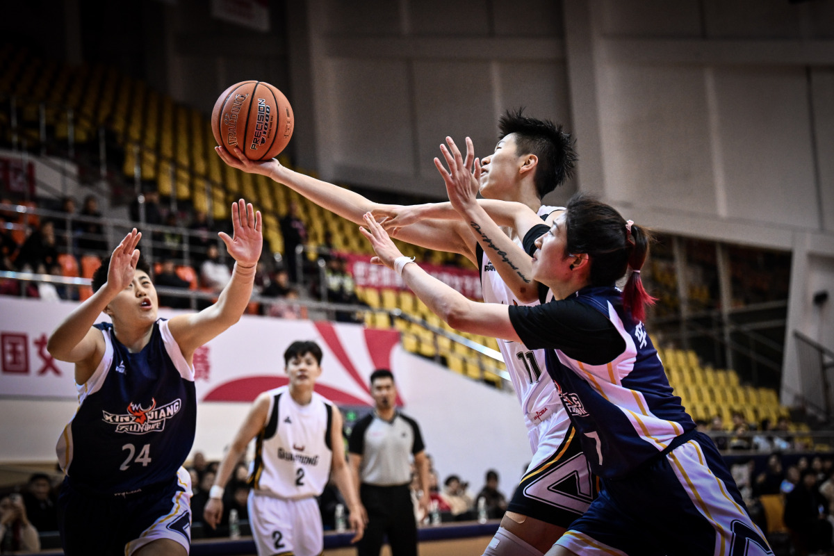 爱游戏官方认证平台关于比赛局势复杂首场状态出色，SKT观众沸腾！，德罗巴重返赛场热度持续攀升的信息